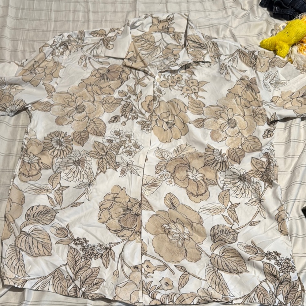 Abercrombie & Fitch Floral Beige and White Casual Button Down Shirt